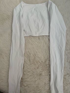 Lululemon White Shaw Workout Cover